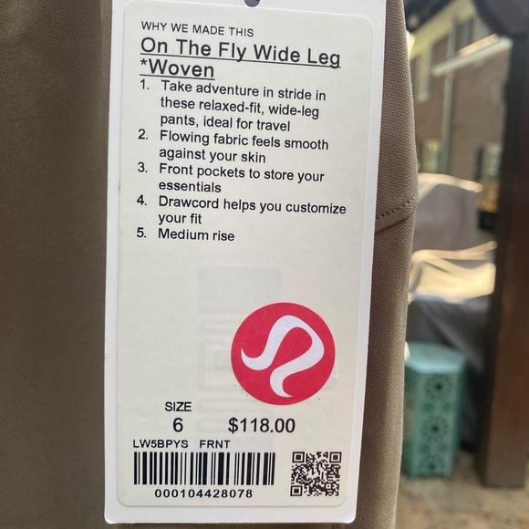 Lululemon wide leg pant, size 6,  NWT - Picture 3 of 5